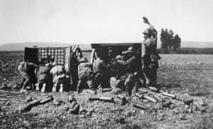 Canons de campagne grecques Schneider-Canet en action lors de la bataille d'Eskişehir, juillet 1921