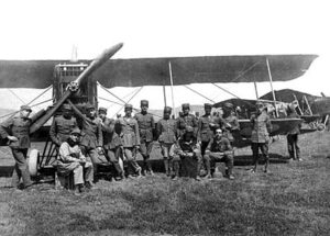 Aéronef grec et son personnel durant la guerre gréco-turque